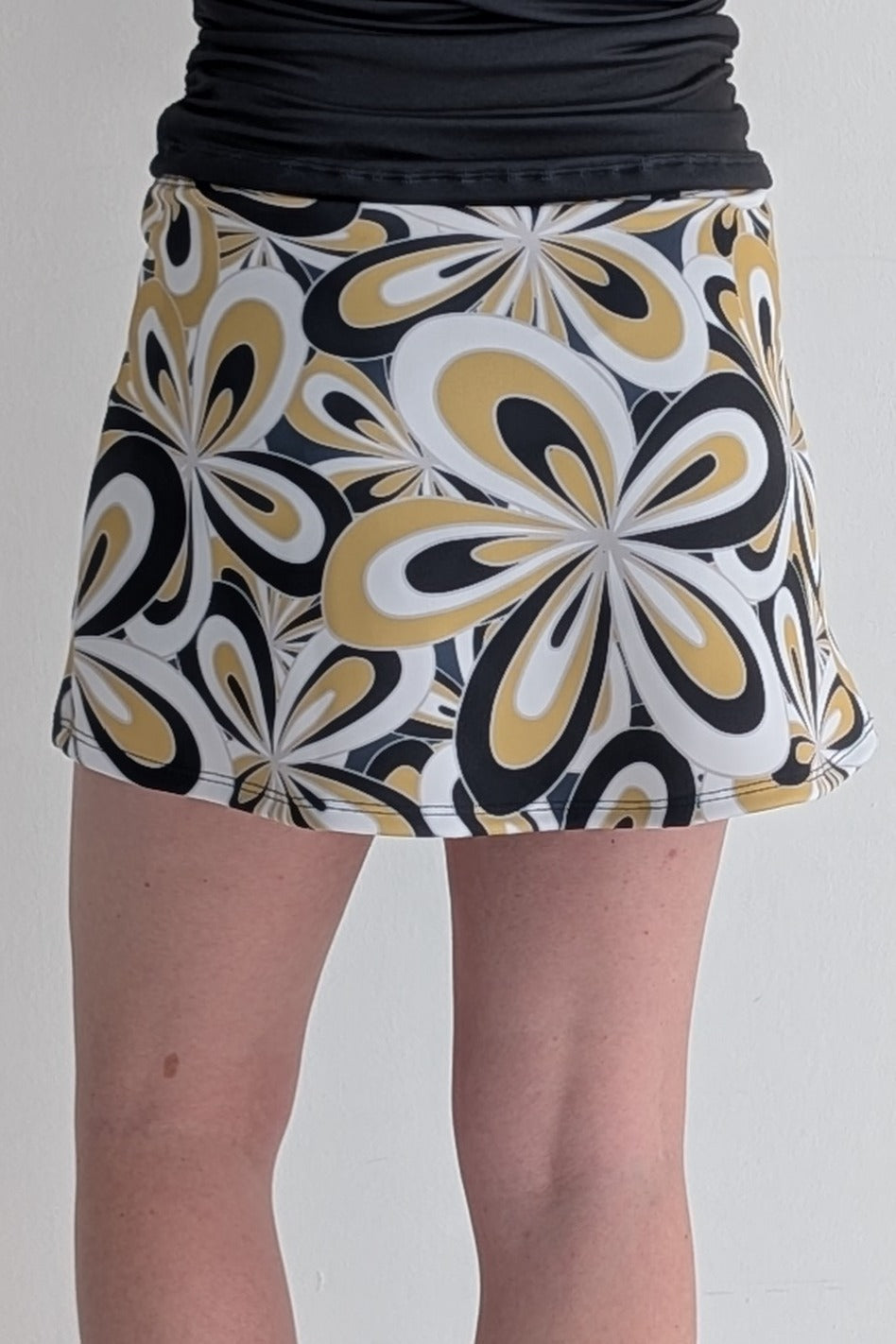 Charlotte-Gold Rush-Groovy Flowers