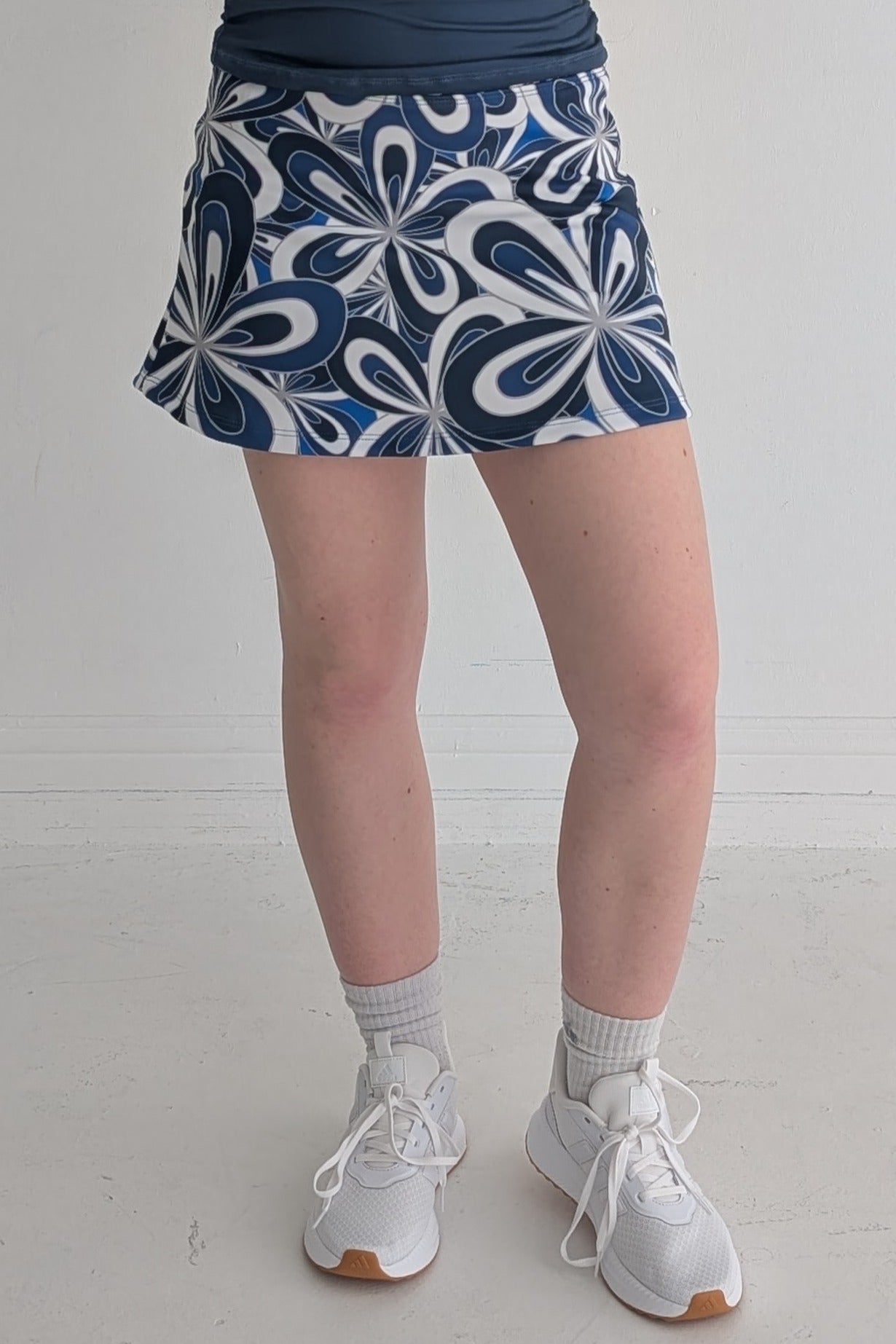 Charlotte-Sapphire-Groovy Flowers