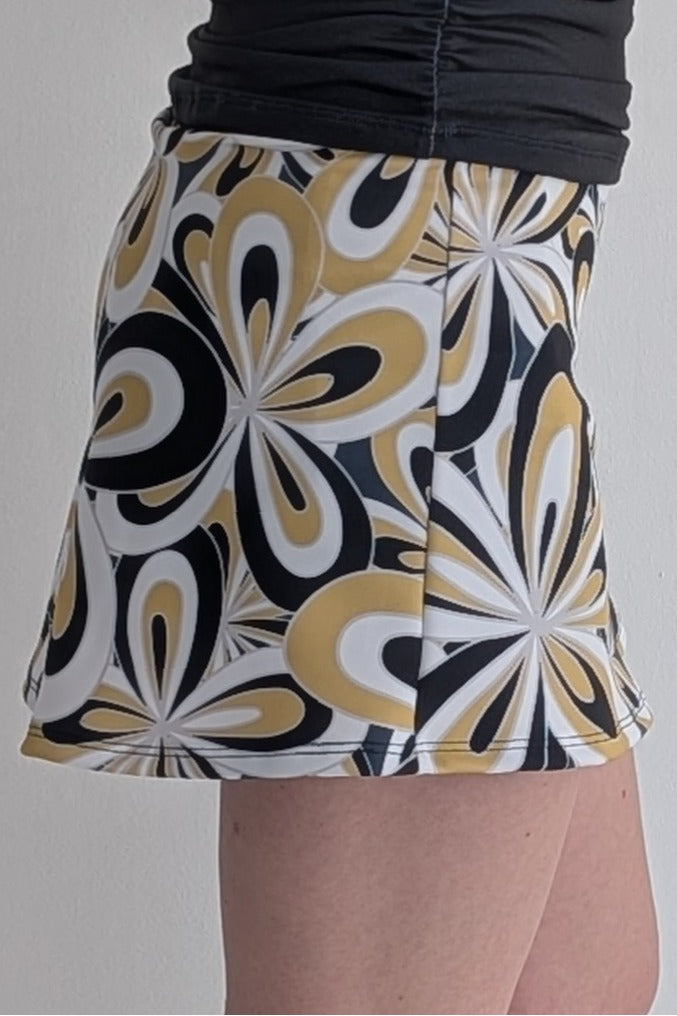 Charlotte-Gold Rush-Groovy Flowers