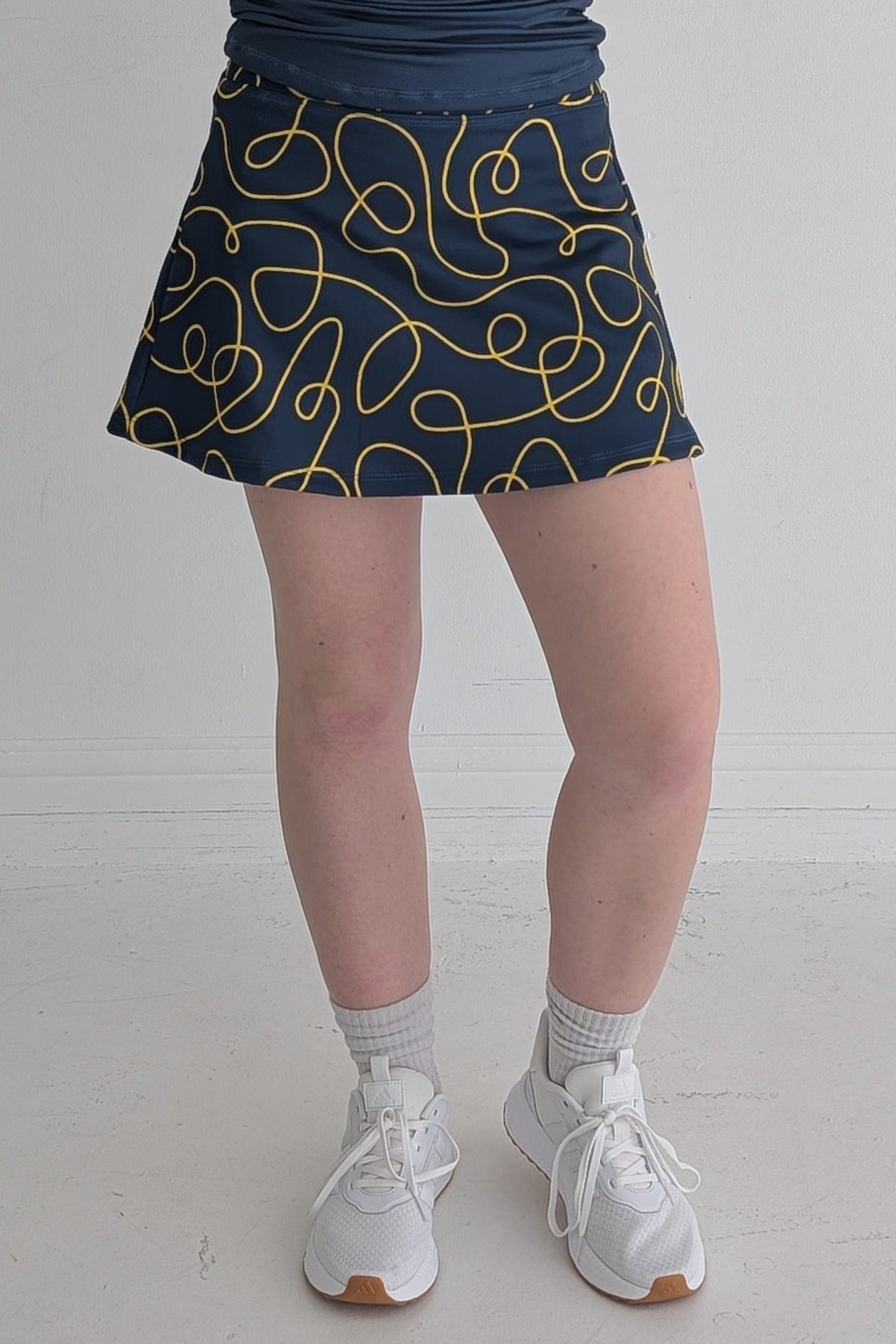 Dolly-Sapphire Glow-Scribbles